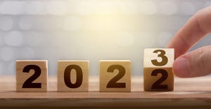 fingers changing 2022 block to 2023