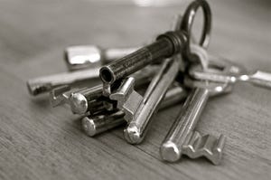 Manage remote DNS serves using alternate credentials